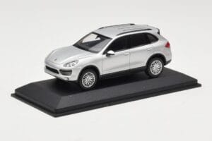 Porsche Cayenne 958 Silber Minichamps 1:43 WAP0200020B Metall — Bild 2 von 4