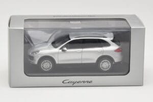 Porsche Cayenne 958 Silber Minichamps 1:43 WAP0200020B Metall — Bild 4 von 4