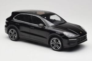 Porsche Cayenne 958 Turbo S Schwarz Minichamps 1:18 155066070 Metall — Bild 4 von 6