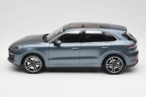 Porsche Cayenne 958 Turbo S Blue Metallic Minichamps 1:18 155066071 Metall — Bild 3 von 6