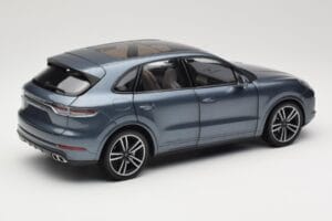 Porsche Cayenne 958 Turbo S Blue Metallic Minichamps 1:18 110066070 Metall — Bild 3 von 8