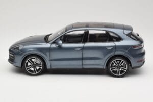 Porsche Cayenne 958 Turbo S Blue Metallic Minichamps 1:18 110066070 Metall — Bild 4 von 8