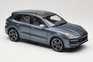 Porsche Cayenne 958 Turbo S Blue Metallic Minichamps 1:18 110066070 Metall — Bild 6 von 8