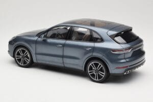 Porsche Cayenne 958 Turbo S Blue Metallic Minichamps 1:18 110066070 Metall — Bild 7 von 8