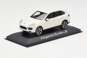 Porsche Cayenne 958 Turbo S Weiß Minichamps 1:43 WAP0200220C Metall — Bild 2 von 4