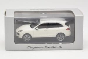 Porsche Cayenne 958 Turbo S Weiß Minichamps 1:43 WAP0200220C Metall — Bild 4 von 4
