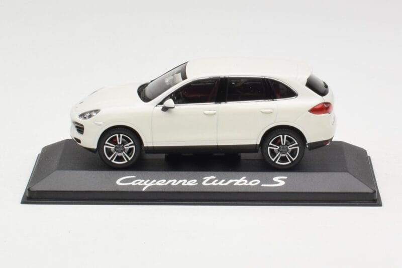 Porsche Cayenne 958 Turbo S Weiß Minichamps 1:43 WAP0200220C Metall