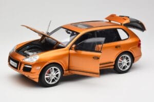 Porsche Cayenne GTS Lava Orange Norev 1:18 187535 Metall — Bild 2 von 8