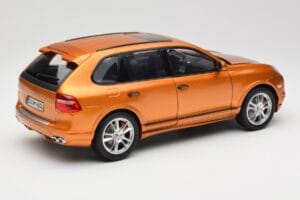Porsche Cayenne GTS Lava Orange Norev 1:18 187535 Metall — Bild 3 von 8