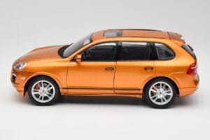 Porsche Cayenne GTS Lava Orange Norev 1:18 187535 Metall — Bild 4 von 8