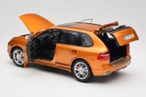 Porsche Cayenne GTS Lava Orange Norev 1:18 187535 Metall — Bild 5 von 8