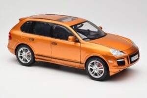 Porsche Cayenne GTS Lava Orange Norev 1:18 187535 Metall — Bild 6 von 8