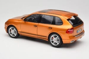 Porsche Cayenne GTS Lava Orange Norev 1:18 187535 Metall — Bild 7 von 8