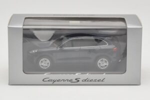 Porsche Cayenne 958 S Diesel Blue Metallic Minichamps 1:43 WAP0200080E Metall — Bild 4 von 4
