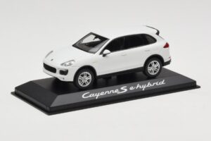 Porsche Cayenne 958 S e-Hybrid Weiss Minichamps 1:43 WAP0200040E Metall — Bild 2 von 4
