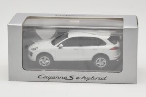 Porsche Cayenne 958 S e-Hybrid Weiss Minichamps 1:43 WAP0200040E Metall — Bild 4 von 4