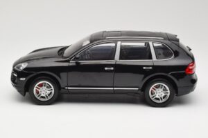 Porsche Cayenne Turbo 957 Schwarz Norev 1:18 WAP02112317 Metall — Bild 4 von 8
