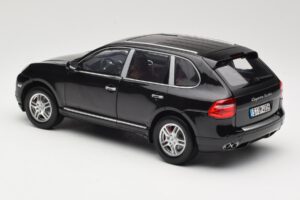 Porsche Cayenne Turbo 957 Schwarz Norev 1:18 WAP02112317 Metall — Bild 7 von 8