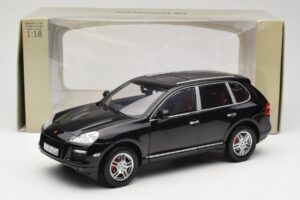 Porsche Cayenne Turbo 957 Schwarz Norev 1:18 WAP02112317 Metall — Bild 8 von 8