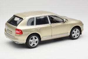 Porsche Cayenne Turbo 955 Beige Maisto 1:18 WAP02100113 Metall — Bild 3 von 8