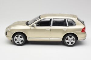 Porsche Cayenne Turbo 955 Beige Maisto 1:18 WAP02100113 Metall — Bild 4 von 8