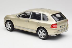 Porsche Cayenne Turbo 955 Beige Maisto 1:18 WAP02100113 Metall — Bild 7 von 8