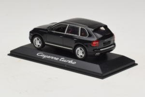 Porsche Cayenne Turbo Dark Green Metallic Minichamps 1:43 WAP02061117 Metall — Bild 3 von 5