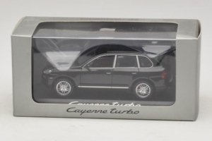 Porsche Cayenne Turbo Dark Green Metallic Minichamps 1:43 WAP02061117 Metall — Bild 5 von 5