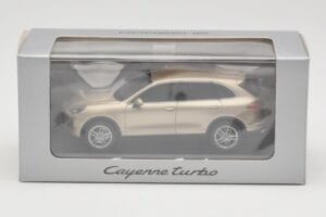 Porsche Cayenne 958 Turbo Gold Minichamps 1:43 WAP0200050E Metall — Bild 4 von 4