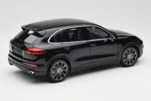 Porsche Cayenne Turbo S 958 Black Metallic Minichamps 1:18 110064000 Metall — Bild 3 von 8