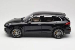 Porsche Cayenne Turbo S 958 Black Metallic Minichamps 1:18 110064000 Metall — Bild 4 von 8