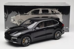 Porsche Cayenne Turbo S 958 Black Metallic Minichamps 1:18 110064000 Metall — Bild 8 von 8