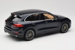 Porsche Cayenne Turbo S 958 Blue Metallic Minichamps 1:18 110064001 Metall — Bild 3 von 8