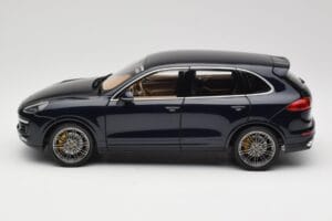 Porsche Cayenne Turbo S 958 Blue Metallic Minichamps 1:18 110064001 Metall — Bild 4 von 8
