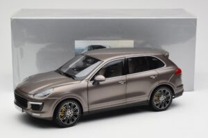 Porsche Cayenne E2 Turbo S Umbra Metallic Minichamps 1:18 WAP0213020F Metall — Bild 8 von 8