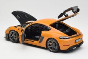 Porsche Cayman GT4 RS 982 Weissach Package Bahama Yellow Norev 1:18 187252 Metall — Bild 5 von 8