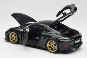 Porsche Cayman GT4 RS 982 Weissach Package Brewster Green Norev 1:18 187250 Metall — Bild 5 von 8