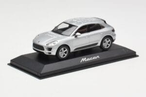 Porsche Macan 95B Silver Grey Metallic Prototyp Minichamps 1:43 WAP0201540E Metall — Bild 2 von 4
