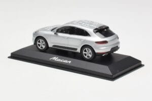 Porsche Macan 95B Silver Grey Metallic Prototyp Minichamps 1:43 WAP0201540E Metall — Bild 3 von 4
