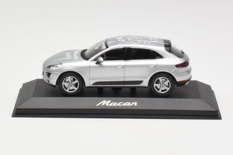 Porsche Macan 95B Silver Grey Metallic Prototyp Minichamps 1:43 WAP0201540E Metall