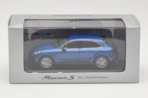 Porsche Macan 95B S Blau World Premiere Minichamps 1:43 WAP0201550E Metall — Bild 4 von 4