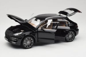 Porsche Macan Turbo 95B Black Metallic Minichamps 1:18 110062502 Metall — Bild 2 von 8