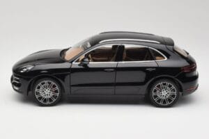 Porsche Macan Turbo 95B Black Metallic Minichamps 1:18 110062502 Metall — Bild 4 von 8
