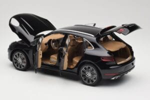 Porsche Macan Turbo 95B Black Metallic Minichamps 1:18 110062502 Metall — Bild 5 von 8