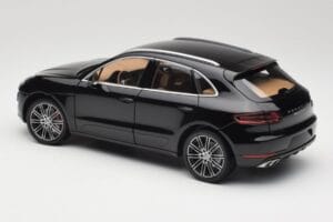 Porsche Macan Turbo 95B Black Metallic Minichamps 1:18 110062502 Metall — Bild 7 von 8