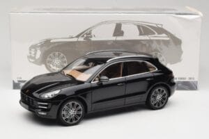 Porsche Macan Turbo 95B Black Metallic Minichamps 1:18 110062502 Metall — Bild 8 von 8
