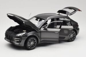Porsche Macan Turbo 95B Grey Metallic Minichamps 1:18 110062501 Metall — Bild 2 von 8