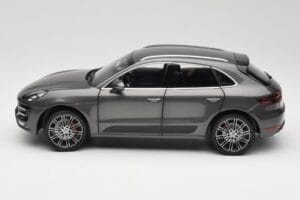Porsche Macan Turbo 95B Grey Metallic Minichamps 1:18 110062501 Metall — Bild 4 von 8