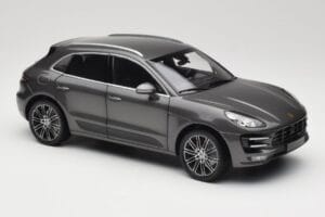 Porsche Macan Turbo 95B Grey Metallic Minichamps 1:18 110062501 Metall — Bild 6 von 8