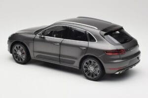 Porsche Macan Turbo 95B Grey Metallic Minichamps 1:18 110062501 Metall — Bild 7 von 8